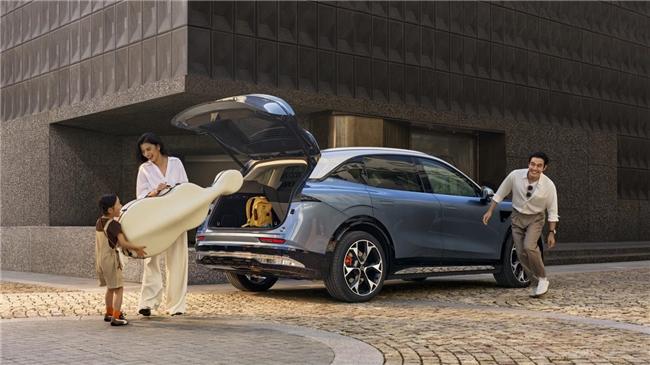 从“堆料”到“顶流”：极氪携千里浩瀚强势跻